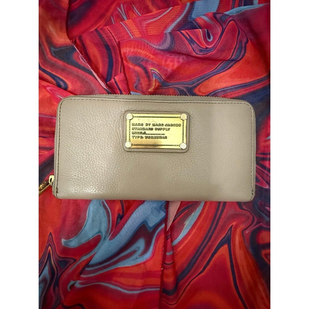 Vintage Marc by Marc Jacobs Taupe Classic Q Wingman Zip Wallet